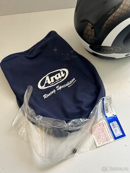 Helma na motorku Arai - 2