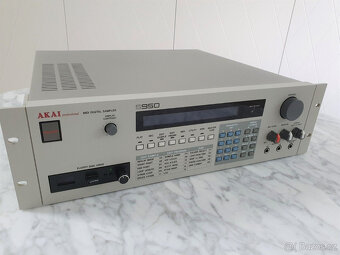 Sampler Akai S950 jako nový - 2