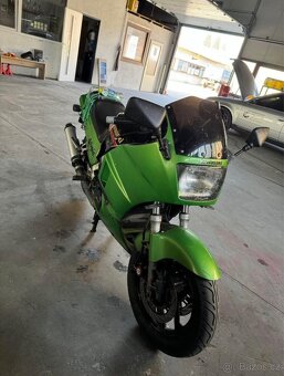 Kawasaki GPZ 600r - 2