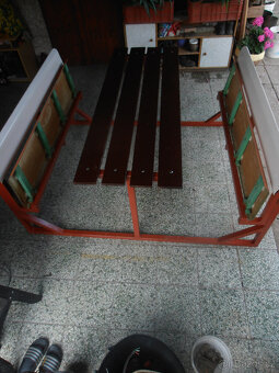 PÁRTY SEDAČKA KOVOVÁ PRO 6 OSOB - 2