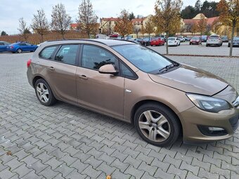 OPEL ASTRA SPORT TOURER 2,0 - 121  KW - 2