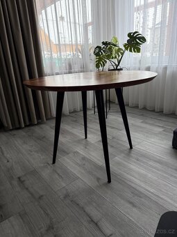 Jídelní stůl masivní akácie - 2