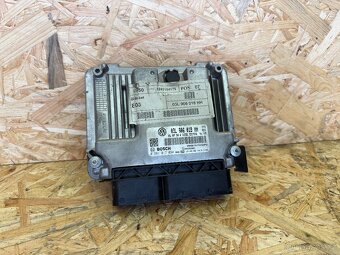 ŘÍDICÍ JEDNOTKA MOTORU VW SHARAN 7N 2.0 TDI 03L906018HH - 2