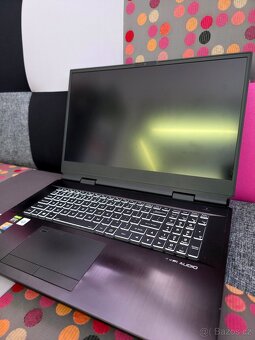 Výkonný herní notebook EUROCOM Sky Z7 - 2