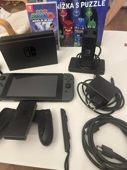 Nintendo switch V2 + krásné příslušenství - 2