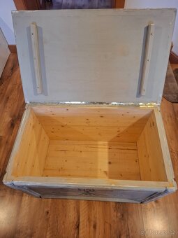 Dřevěna truhla - 2