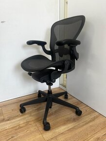 Kancelářská židle Herman Miller Aeron Remastered Full - 2