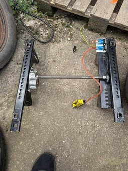Držáky závodní sedačky do BMW E46 s el.pojezdem - 2
