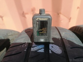 Michelin 215/60/16 - 2