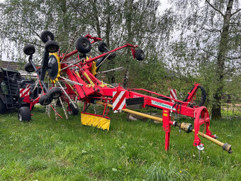 Prodám středový nahrnovač Pöttinger TOP 972 C s-line - 2