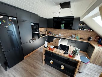 Pronájem 3kk podkroví,balkon, ul. Chomutovská 457, Klášterec - 2