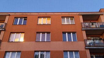 Útulný byt 2+1 (68 m²) s parkovacími místy a zahradou - 2
