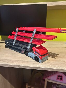 Hot wheels mega tahač - 2