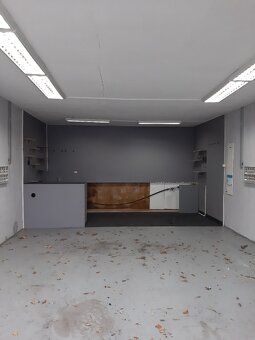 Prodám obrovské výrobní nebo skladovací prostory - 2