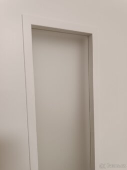 Bílé dveře pravé 80 cm - 2