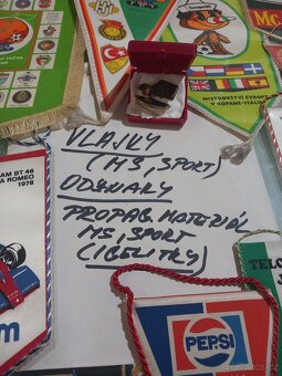Retro vlajky a odznaky - 2