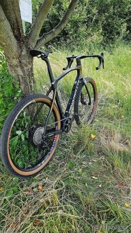 Gravel F9 - 2