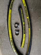 Nissan Almera Tino potrubí k nádrži - 2