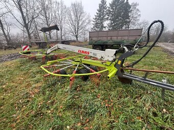 Nahrabovač sena Claas Liner Twin 700 - 2
