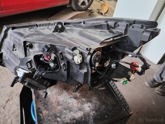 Predni praví světlo superb 2 - 2