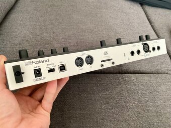 Roland Verselab MV-1 - 2