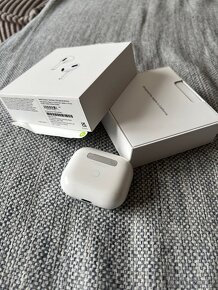 Apple AirPods 3 s MagSafe nabíjecím pouzdrem - 2