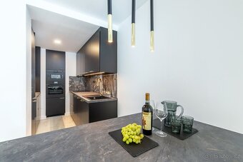 Prodej bytu 2+kk 66 m² Pod Zámečkem, Hradec Králové - 2