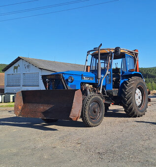 Zetor 5511 s čelní radlicí a zdviží - 2