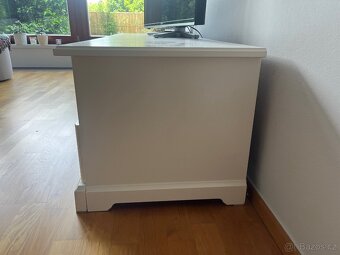 skříňka pod TV - 2