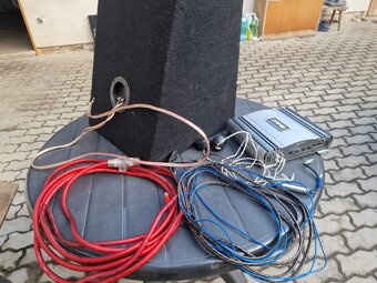 Subwoofer JBL + zesilovač - 2