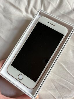 iPhone 7 – nepoškozený stav, 32 GB, baterie 86 % - 2