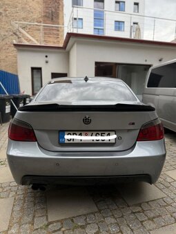 BMW E60 PSM Spoiler na Kufr - Černý Lesk - 2