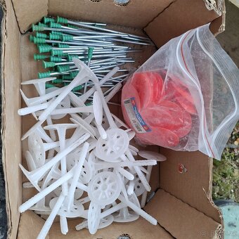 Zátky a hnoždinky fasáda - 2