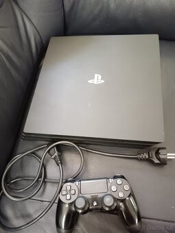 Sony Playstation 4 Pro, 1 TB, originál ovladač, kabel - 2