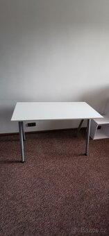 Psací stůl IKEA THYGE – prostorný, polohovací - 2