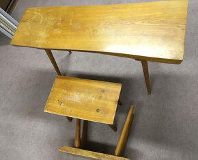 Prodám ÚLUV retro stůl a stolečky z masivu - 2