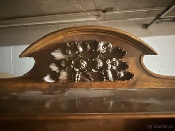 Starožitná skříň. - 2