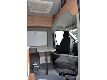 Obklad stěny za řidičem s otvorem pro okno - 2