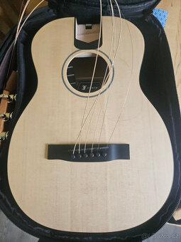 Nová celomasivní cestovní elektroakustická kytara FURCH - 2