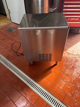 Vyrobnik ledové drtě - 2