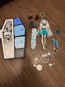 Panenka monster high Frankie s rakvi - 2