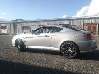 Hyundai coupe Tiburon 2.7 V6 - 2