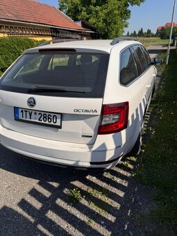 Osobní automobil ŠKODA OCTAVIA - 2