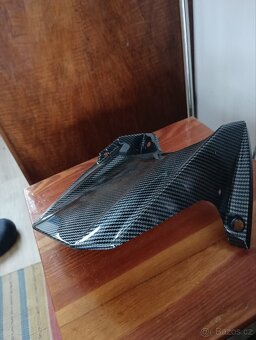 Yamaha R1 blatník zadní - 2