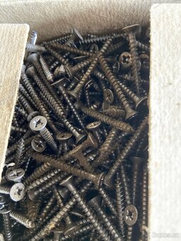 Spojovaci material - 2