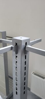 Stojany drážkované pojizdné na oblečení či obuv - 2