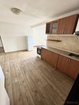 Pronájem bytu 2+kk, 48 m2, Kladno, ul. Amálská, 4.NP, cihla, - 2