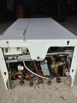 PLYNOVÝ KONDENZAČNÍ KOTEL BUDERUS 24 KW - 2