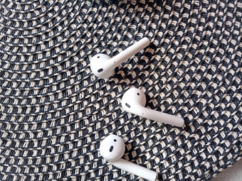 Apple Airpods 1. -2 - 2