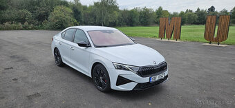 Škoda Octavia IV RS 2,0 TSI 195 kW facelift - 2